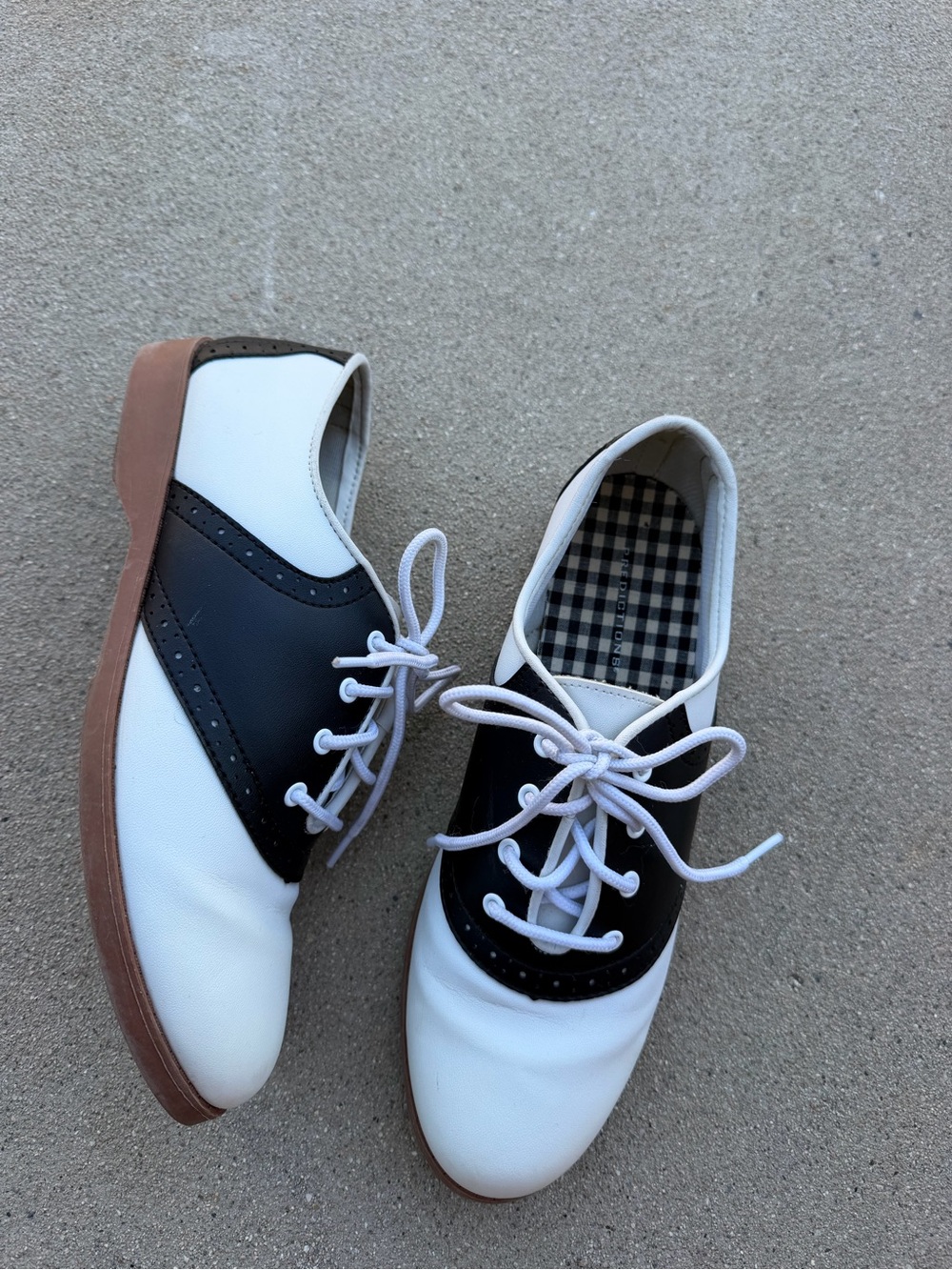 Predictions Women's Two-Tone Saddle Oxfords — White and Black